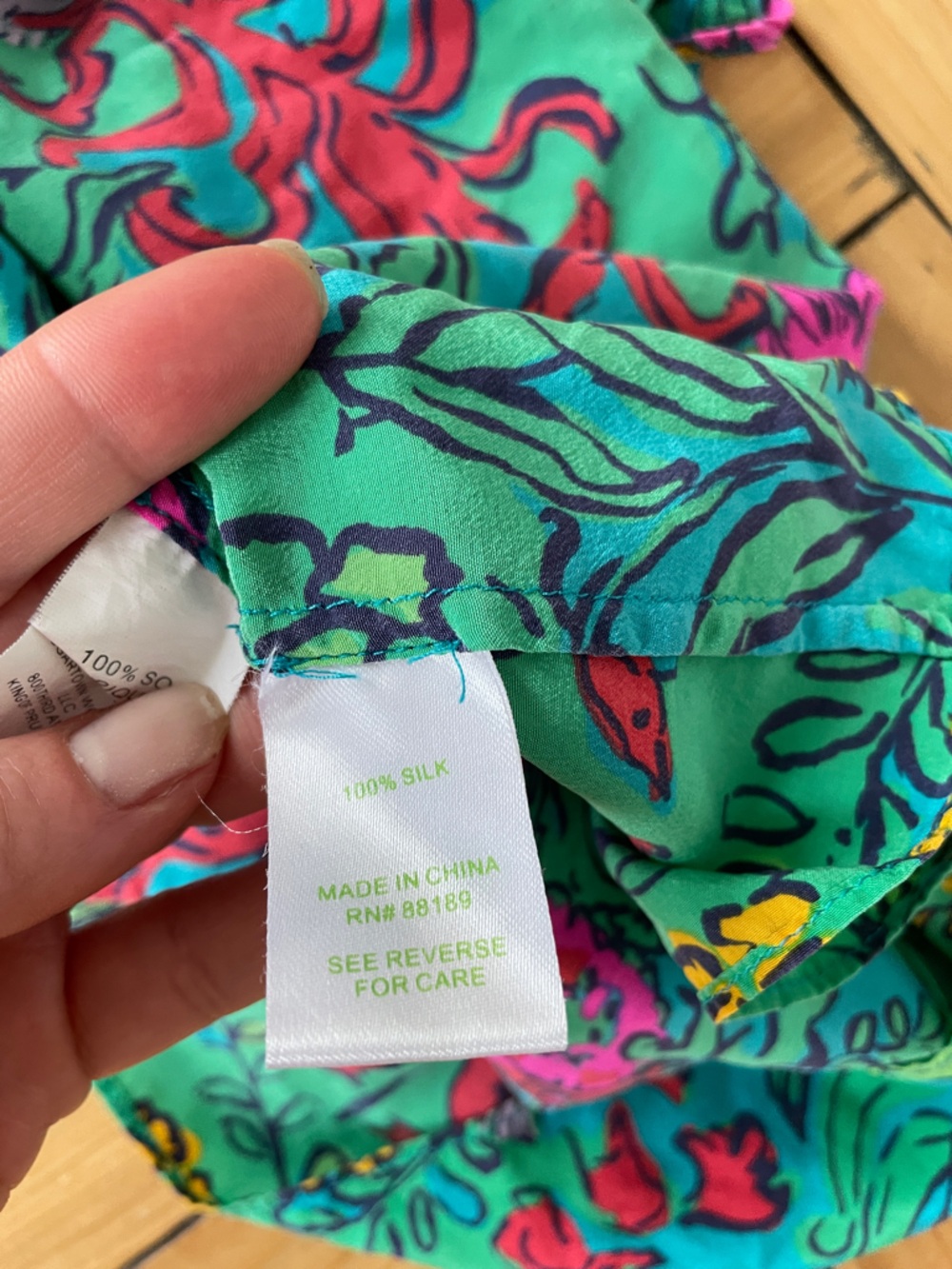 Lilly Pulitzer Shake your Tailfeathers Tropical Floral Bird Silk Top Tank S . - Picture 5 of 5